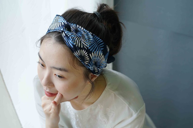 Japanese-style cloth dual-use double-head cross-knotted hair band-flower fire blue - Headbands - Polyester Blue