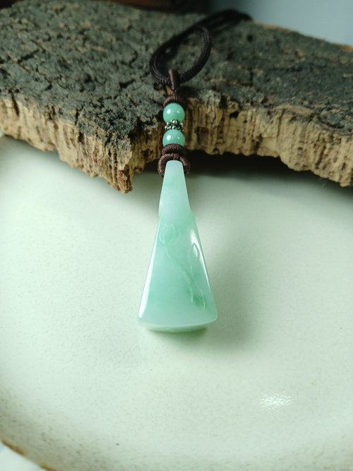 JadeGaze 玉凝飾｜臺灣玉雕工藝品牌🚩新品上架！ 項鍊 古典編織 豆青種緬甸玉/中性幾何設計項鍊