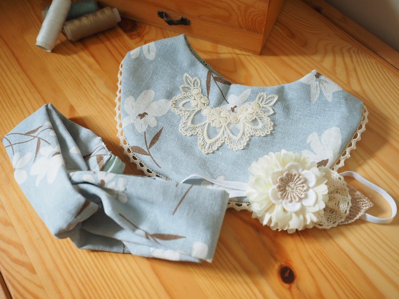 Handmade Baby Bib and headband gift set - ของขวัญวันครบรอบ - ผ้าฝ้าย/ผ้าลินิน สีน้ำเงิน