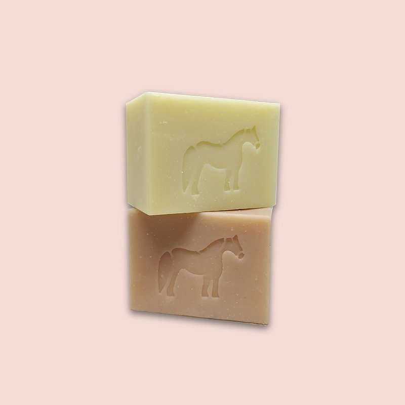 Brilliant Fantasy Horse Oil Face/Body Special Nourishing Soap 2 - สบู่ - กระดาษ สึชมพู