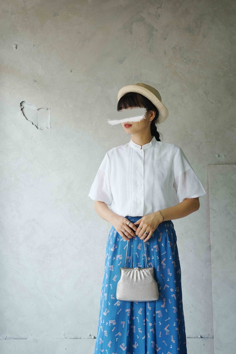 尋寶古著-素雅白色刺繡典雅壓褶立領透膚襯衫 - 女襯衫 - 聚酯纖維 白色