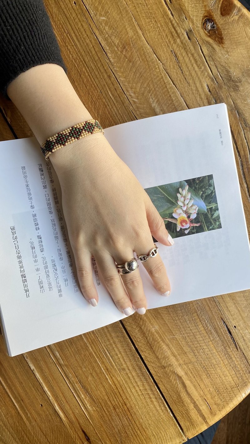 Spot aboriginal mother hand-woven beaded coffee earth color and green totem fine bracelet - สร้อยข้อมือ - อะคริลิค สีนำ้ตาล