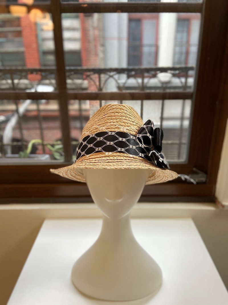 MaeVerLand raffia gentleman hat-large grid gauze bow - หมวก - พืช/ดอกไม้ สีกากี