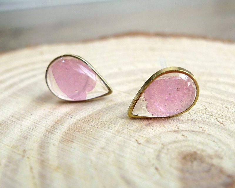 Misssheep- [pink beauty cherry petals] brass frame immortalized petal earrings (adjustable ear clip) - Earrings & Clip-ons - Other Materials Pink