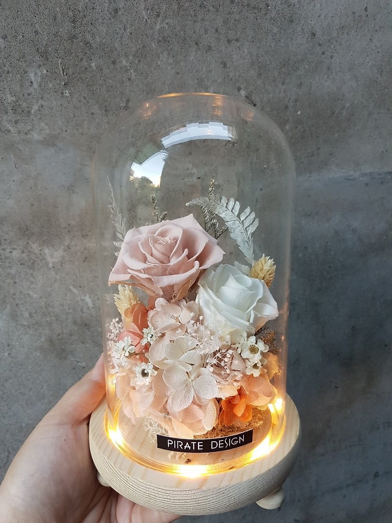 Haizang Design | Gentle milk tea nude powder. Luminous Preserved Flower Glass Cover/Nude Color Preserved Rose Night Light - Lighting - Plants & Flowers Pink