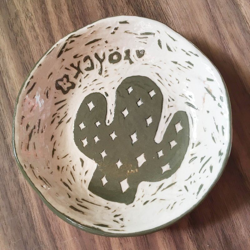 Meat / Plant / Hand Engraved / / Engraved / Printmaking / Hand Painted / Cactus / Snack Plate / Cake Plate / Food Container / Small Plate / Ceramic Plate - จานเล็ก - ดินเผา สีเขียว