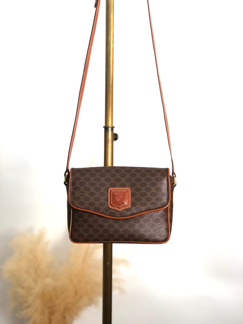【 日本直送　名牌中古包 】CELINE セリーヌ マカダム ショルダーバッグ ブラウン ブラゾン型押し vintage ヴィンテージ オールド 8jtbge - 側背包/斜背包 - 防水材質 咖啡色