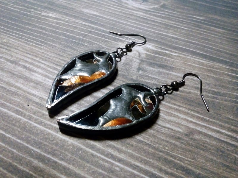 Glass black BAT mirror earrings. goth black earrings tin soldered witch earrings - 耳環/耳夾/耳骨夾 - 玻璃 黑色