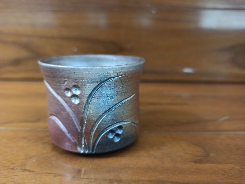 wood彫刻オーキッドカップ - 急須・ティーカップ - 陶器 ゴールド