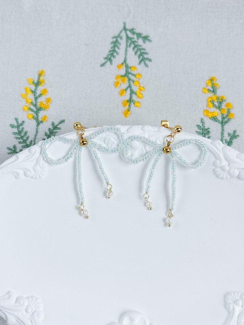 Japanese style beads-bow-white light blue-freshwater pearl earrings - ต่างหู - แก้ว สีน้ำเงิน