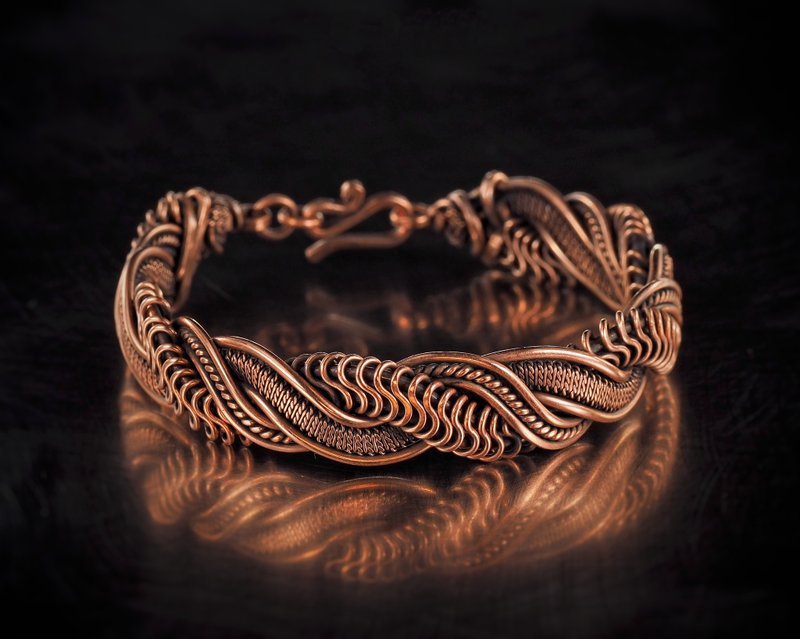 Copper bracelet for woman Unique wire wrapped metal bangle Small size bracelet - สร้อยข้อมือ - ทองแดงทองเหลือง สีทอง