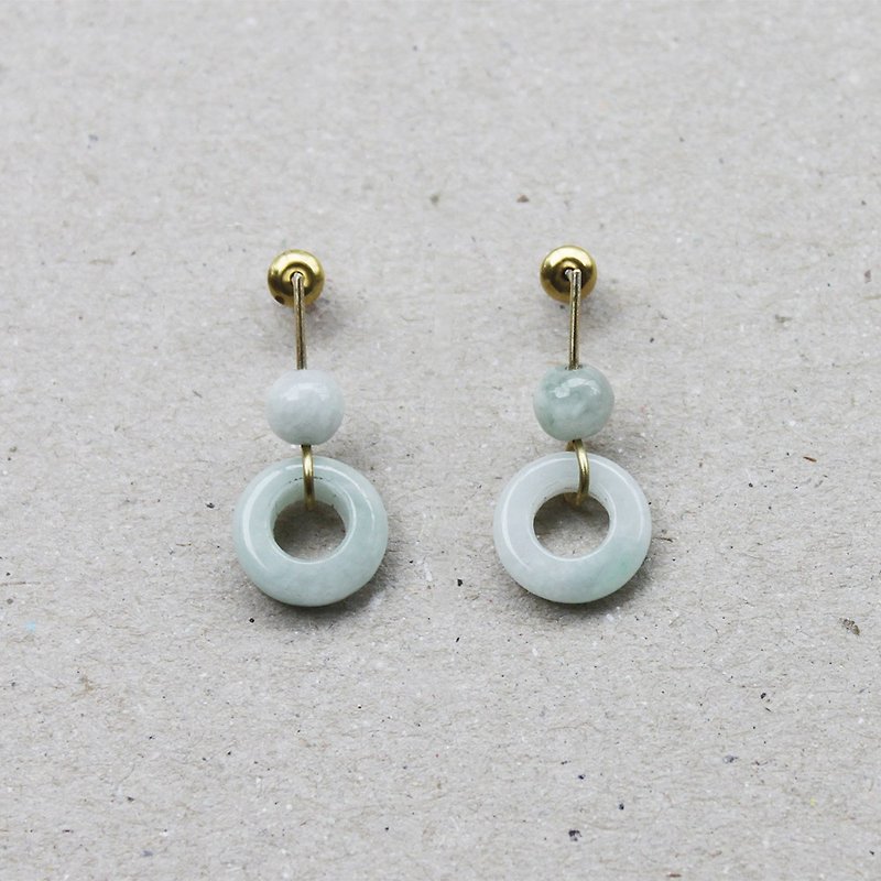 Minimal Jade Circle Earrings - Sterling Silver Posts / Clip-Ons - ต่างหู - หยก สีเขียว