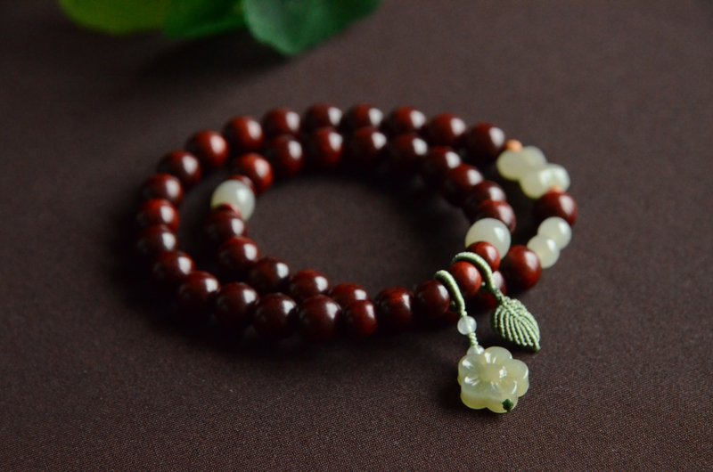 [Liu Fang] Natural Indian small-leaf rosewood 8mm double circle Hetian jade five-blessed flower fish bone bracelet - Bracelets - Wood 