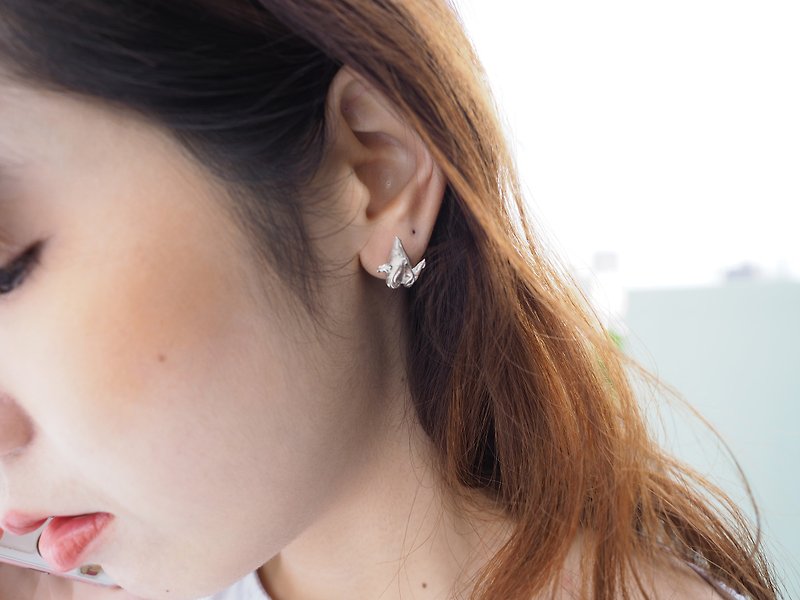 Origami Crane stud earrings silver 99.9 - ต่างหู - เงิน สีเงิน