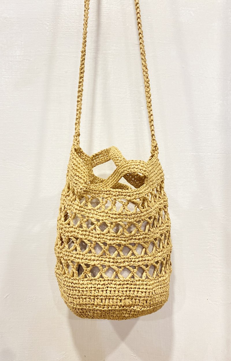 【Good Day Handmade】Handmade. Summer handmade raffia woven side backpack Korean gift - กระเป๋าถือ - กระดาษ สีส้ม