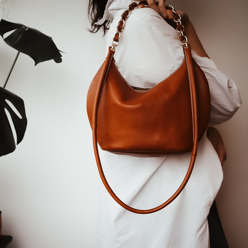 Leather made by me || Genuine leather half-moon bucket bag || Genuine leather custom-made handmade leather goods - กระเป๋าแมสเซนเจอร์ - หนังแท้ 