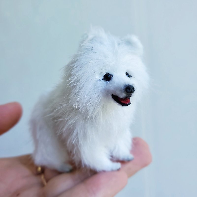 Mini realistic Samoyed dog. Dollhouse miniature. Crocheted white puppy. Microtoy - ตุ๊กตา - ขนแกะ ขาว