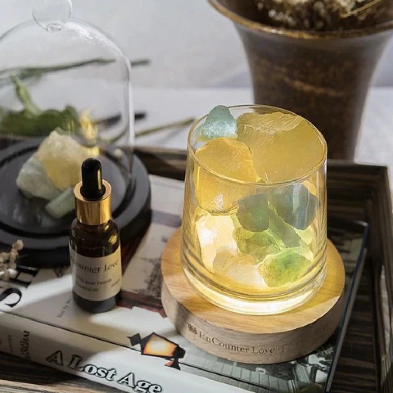 [Crystal Lamp Illuminating Energy Crystal] Emerald Stone for Business, Popularity, Wealth, and Protection from Villains, Comes with Diffusing Essential Oil - Fragrances - Crystal Green