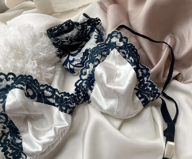 Set of satin lace with lining (bra + panties), white, navy pattern