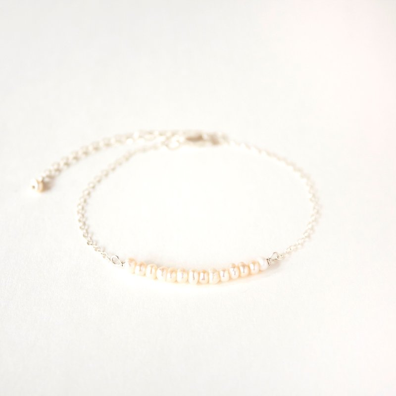 Handmade Simple Freshwater Pearls beads with 925 silver Bracelet - สร้อยข้อมือ - เครื่องเพชรพลอย 