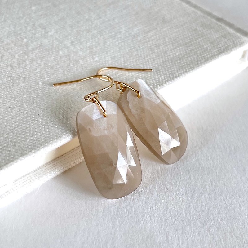 Syrah is attractive. Brown moonstone earrings Can be changed to k14gf Clip-On - ต่างหู - เครื่องประดับพลอย สีเงิน