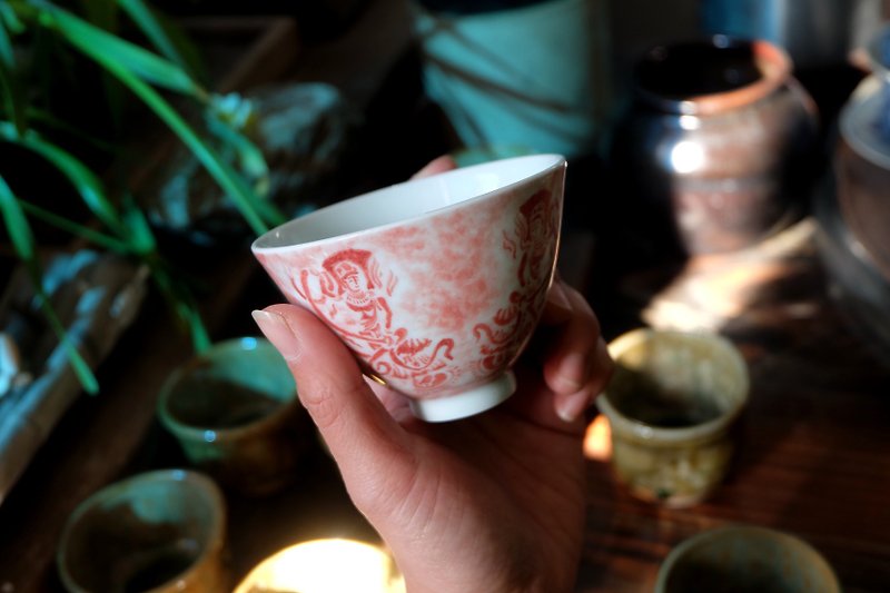 手描きの青と白の拓本仏の縁禅仏典セラミックティーカップ-カスタマイズ可能 - グラス・コップ - 陶器 レッド