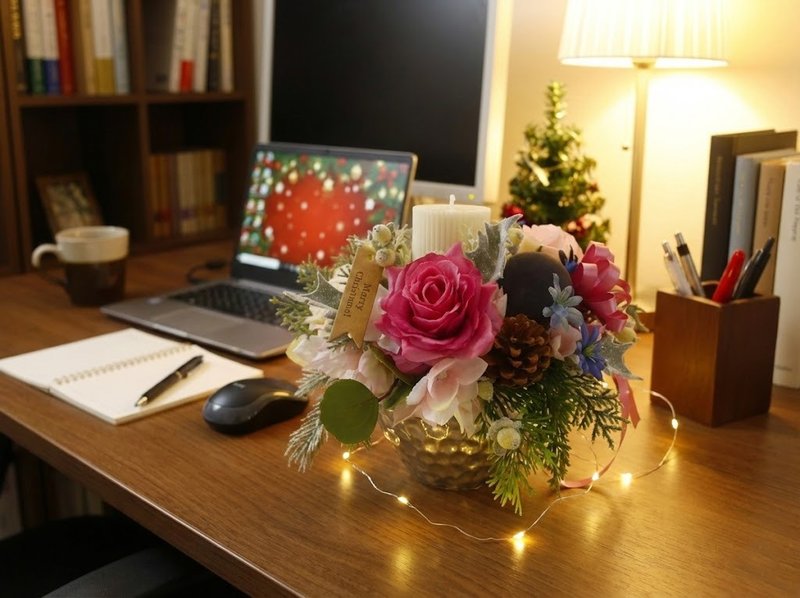 粉雪戀曲玫瑰桌上型花禮 免運專人配送限雙北市 其餘地區需補運費 - 植物/盆栽/盆景 - 其他材質 紫色