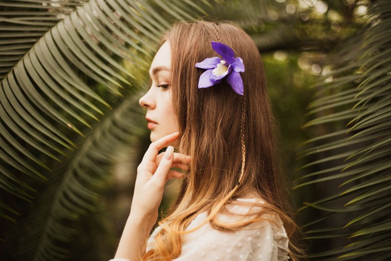 Purple orchid flower clip hair pin, tiki hair flower for tropical wedding. - 髮夾/髮圈 - 橡膠 紫色