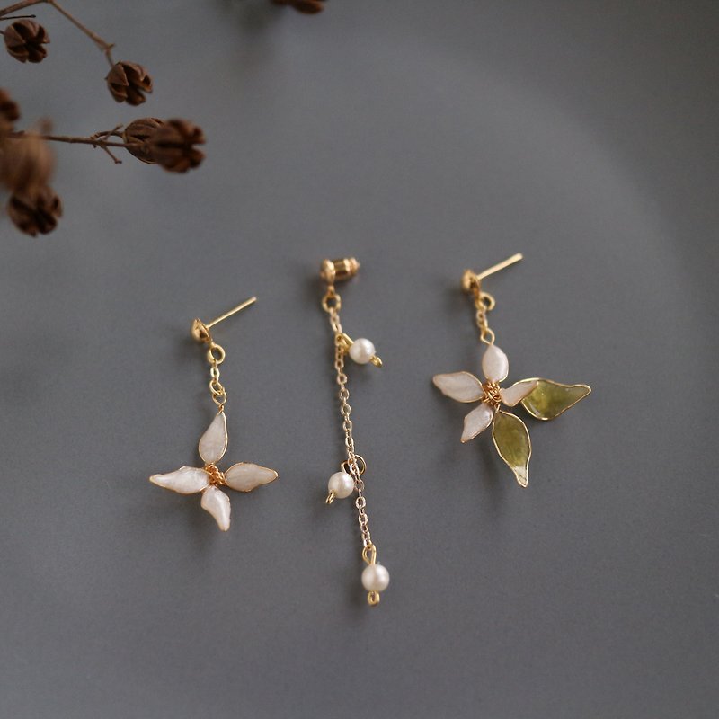 [Multiple ways of wearing] a88 handmade flower design pendant earrings Silver white bride secretary wedding x - ต่างหู - เรซิน ขาว