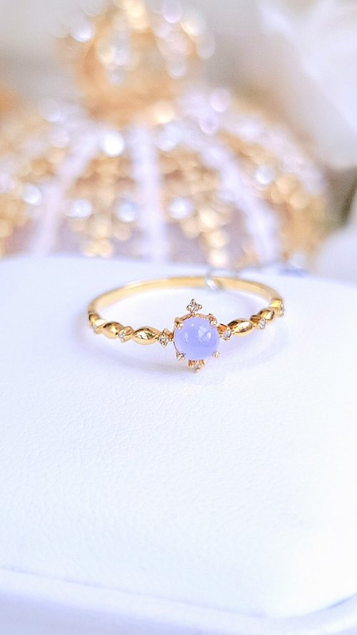 Luien路安翡翠 |仙氣小貴婦|a貨翡翠冰玻濃粉紫蛋面4.5mm18k金蕾絲設計款戒指