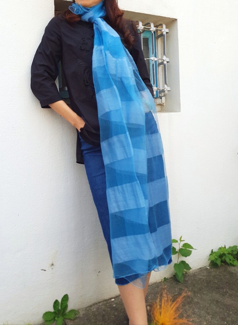 Sky blue eye-catching, take a long silk scarf - Scarves - Silk Blue