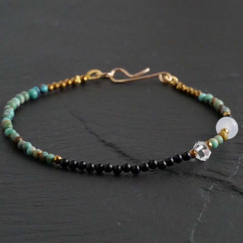 Asymmetric bracelet of Onyx & Turquoise - Bracelets - Gemstone Black