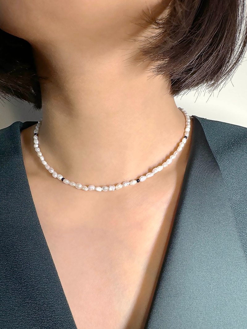 925 Sterling Silver Necklace with Pearl and Blue Stone - สร้อยคอ - ไข่มุก ขาว