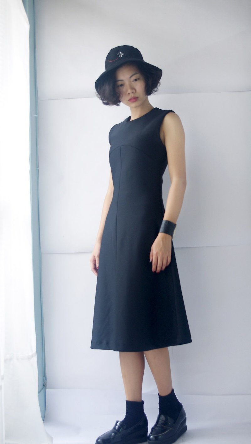 4.5studio- hand-made by FU- Slim neat cut black sleeveless dress neutral dress waves - One Piece Dresses - Polyester Black
