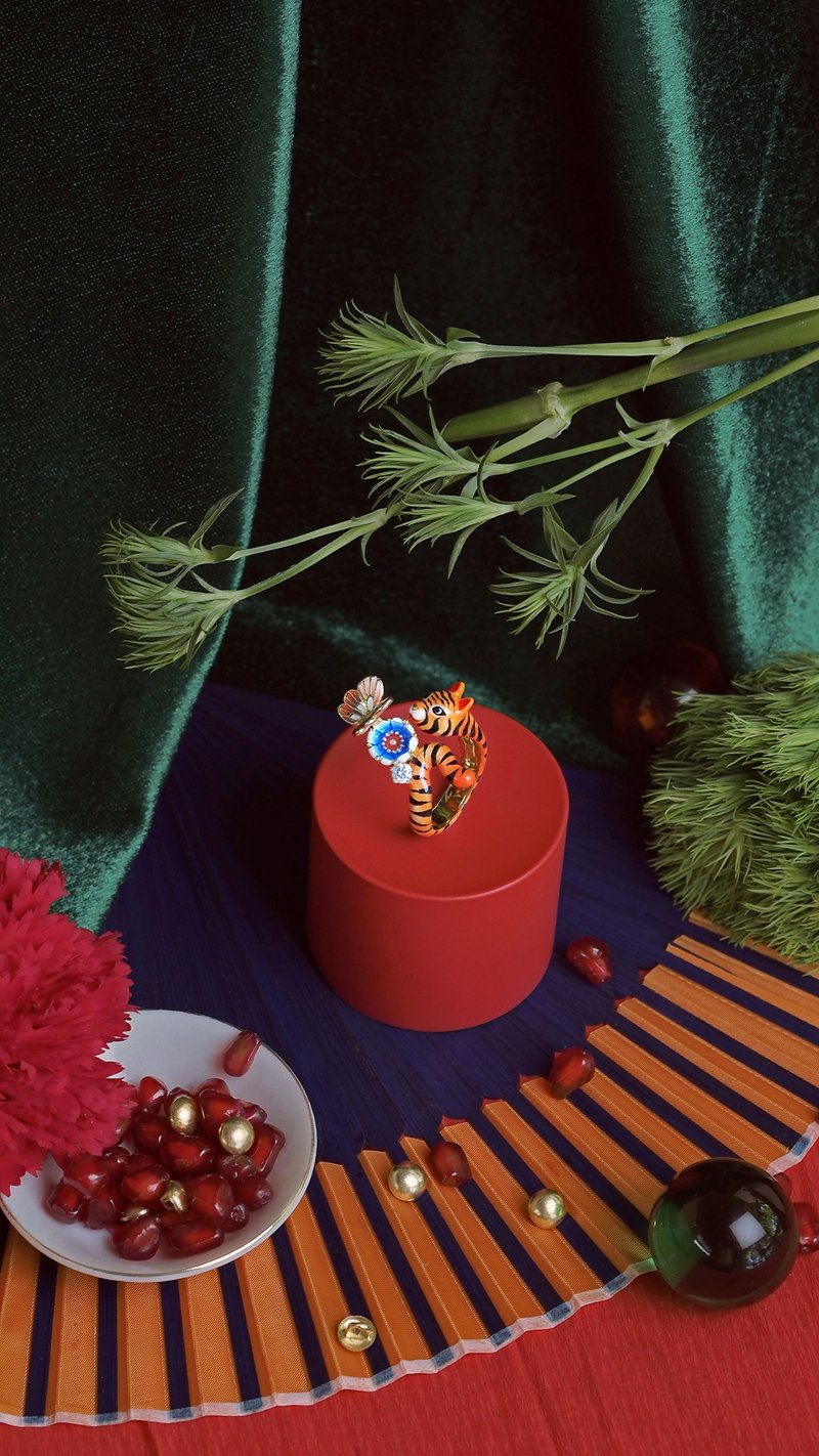 Orient Romance Tiger Butterfly Ring - 戒指 - 其他金屬 橘色