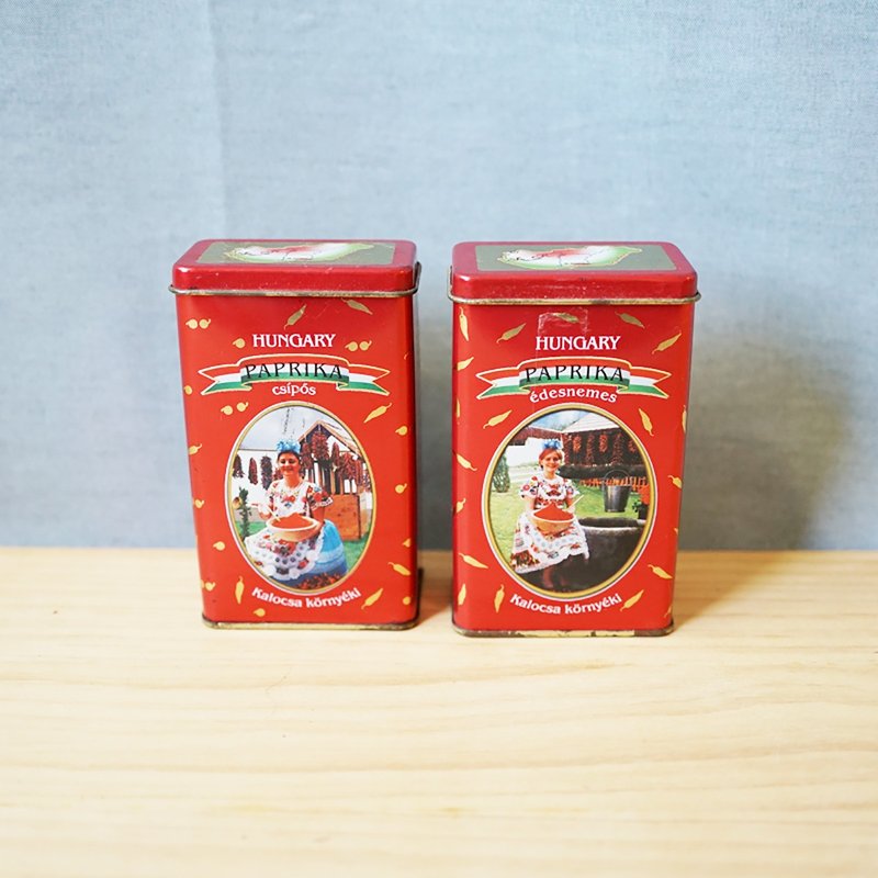 【北極二手雜貨】Hungary Paprika 匈牙利紅椒粉鐵盒一對 - 調味罐/醬料罐 - 其他金屬 紅色