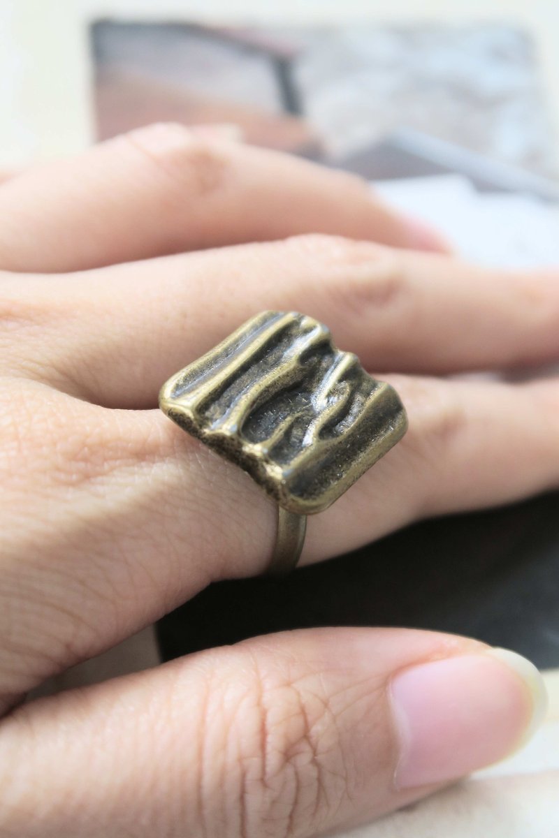Diamond ring unique three-dimensional art of sculpture bronze retro nostalgia personalized gender neutral - General Rings - Other Metals Brown