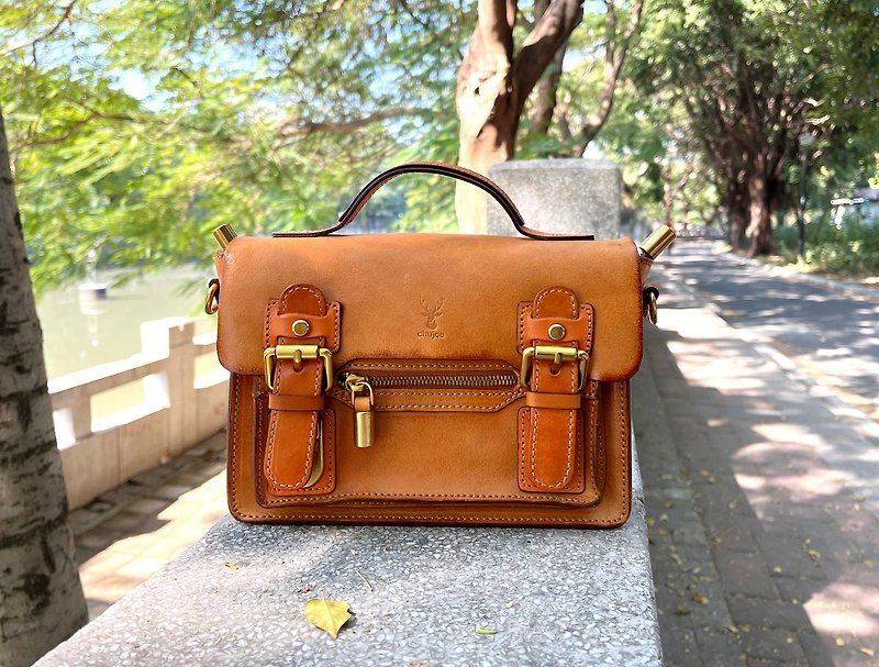 Hand-made classic messenger bag original retro Cambridge bag head layer vegetable tanned leather small square bag lady art hand