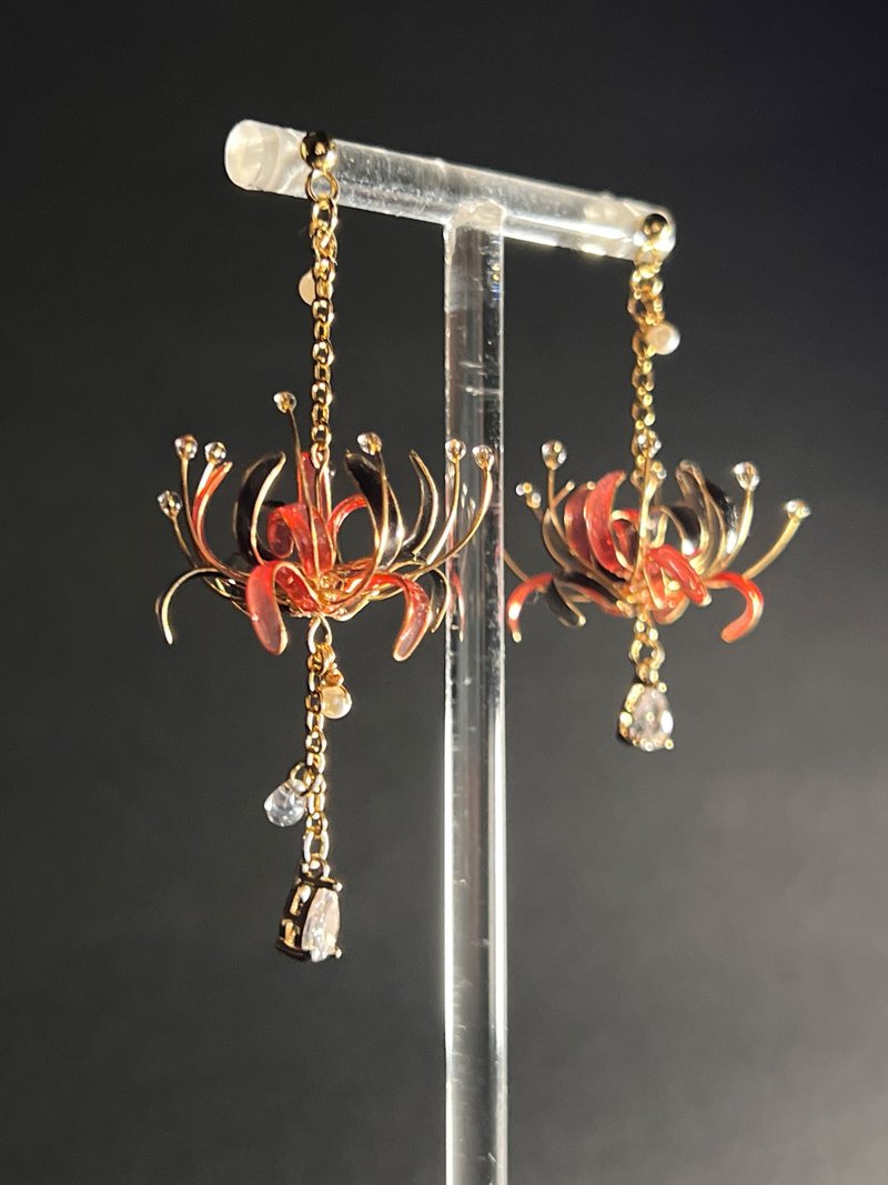 Lycoris Earrings - Two-Tone Style - Earrings & Clip-ons - Resin 