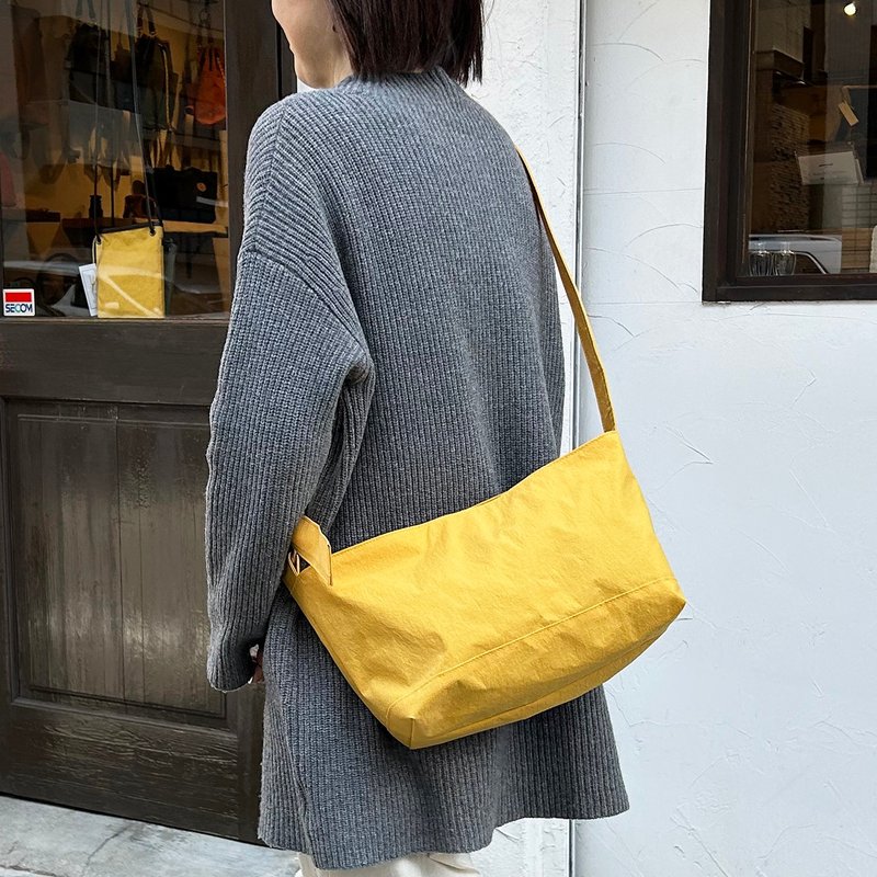 DRIFTER-S Yellow KONBU Water-repellent nylon shoulder bag - กระเป๋าแมสเซนเจอร์ - ไนลอน สีเหลือง