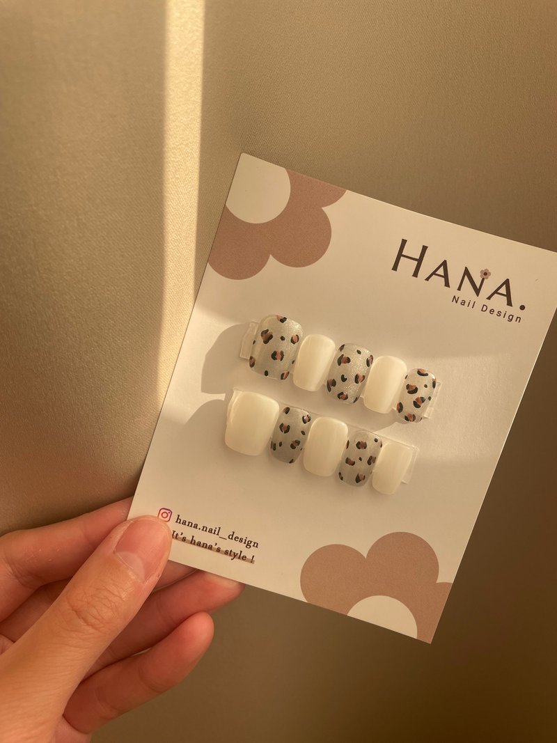 Hana手作-純手工穿戴甲/豹紋貓眼/純白色系 - 指甲油/指甲貼 - 其他材質 白色