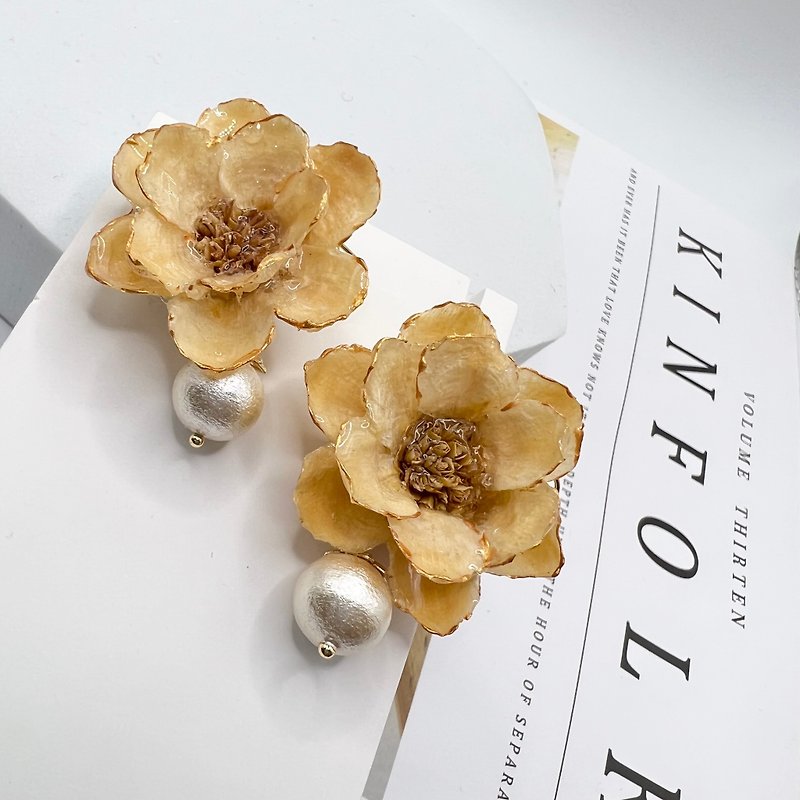 Flower resin earrings, Hydrangea resin earrings, Real floral earrings - Earrings & Clip-ons - Plants & Flowers Gold