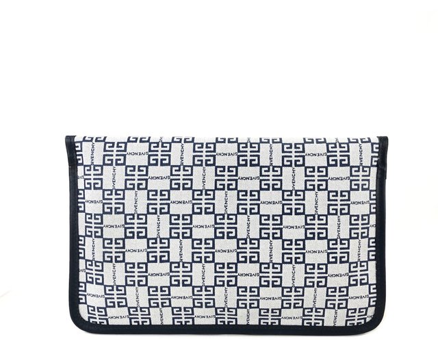 日本直送 名牌中古包 】GIVENCHY ジバンシィ ロゴ 総柄 クラッチ