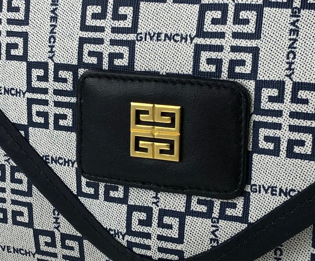 ベージュネイビー ロゴパターン ハンドバッグ 日本直送 名牌中古包 】GIVENCHY ジバンシィ ロゴ 総柄 クラッチ