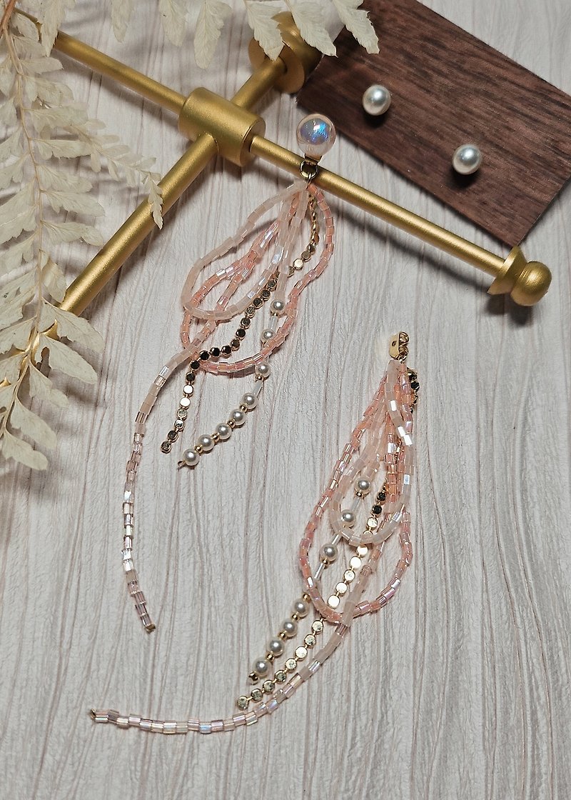 Spring Sun Maya x Japanese Rice Bead Tassel Shoulder-length Pearl Earrings - Earrings & Clip-ons - Other Materials Pink