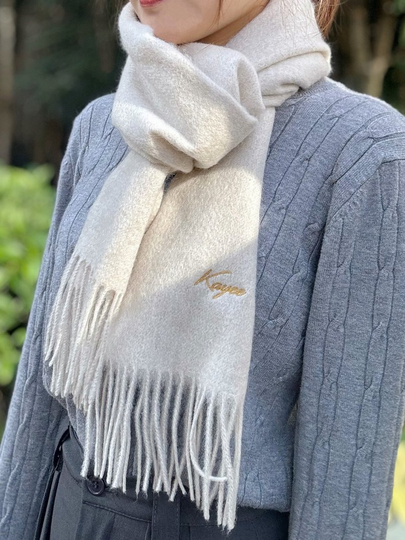 moonism羊毛名字刺繡圍巾 姊妹禮物 - 圍巾/披肩 - 羊毛 