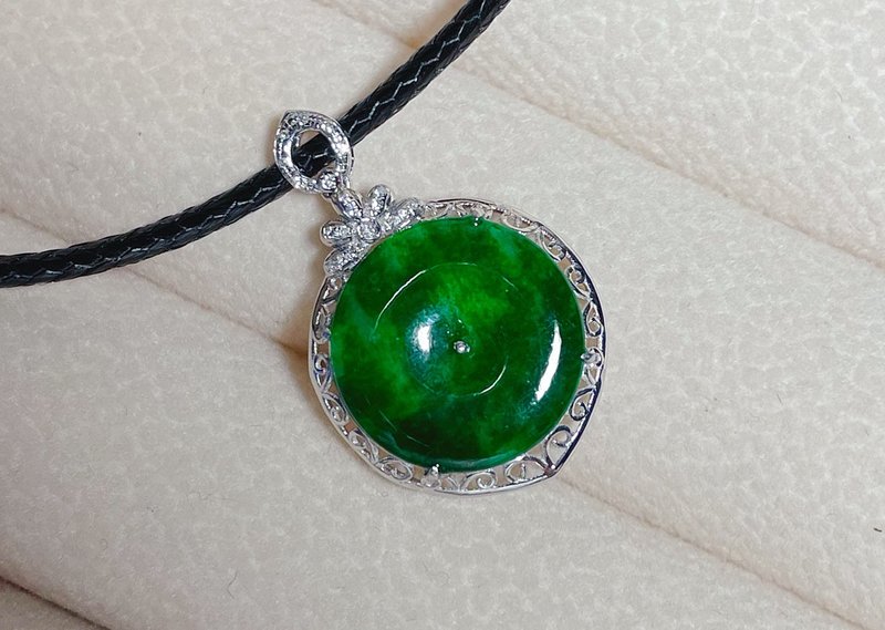 18K pure gold diamond table ice spicy green jadeite A goods Myanmar jade peace buckle pendant - พวงกุญแจ - หยก สีเขียว