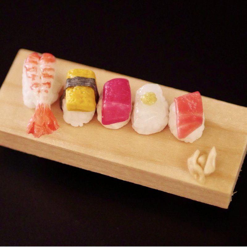 Miniature sushi interior dollhouse - Stuffed Dolls & Figurines - Clay White