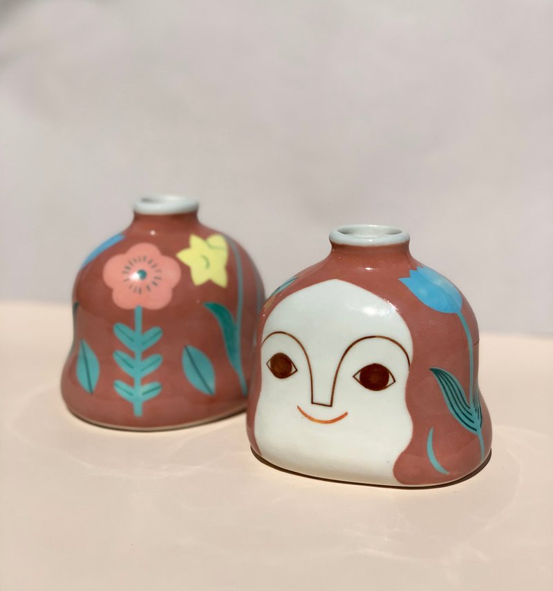 Vase Women Brown l ceramics l May&Clay Ceramics Studio - 花瓶/花器 - 陶 咖啡色
