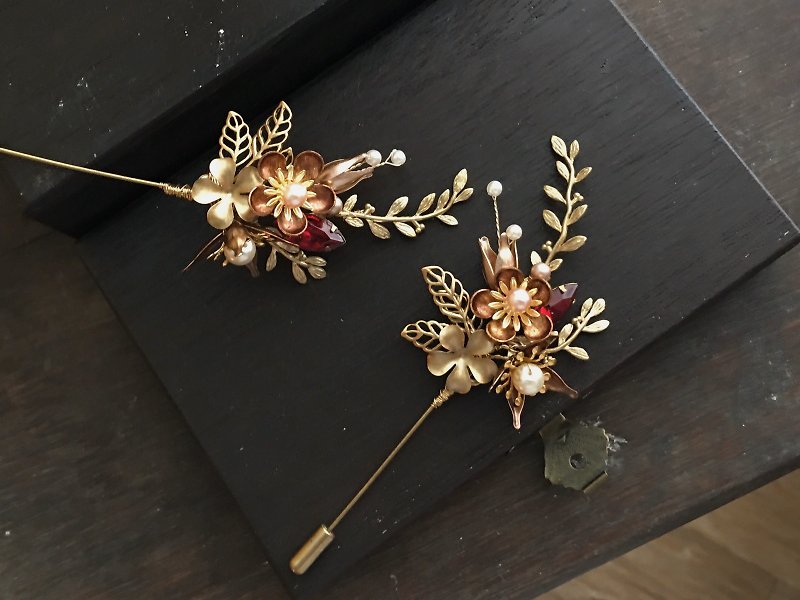 Western antique style blooming hand-dyed Bronze brooch - เข็มกลัด - ทองแดงทองเหลือง 